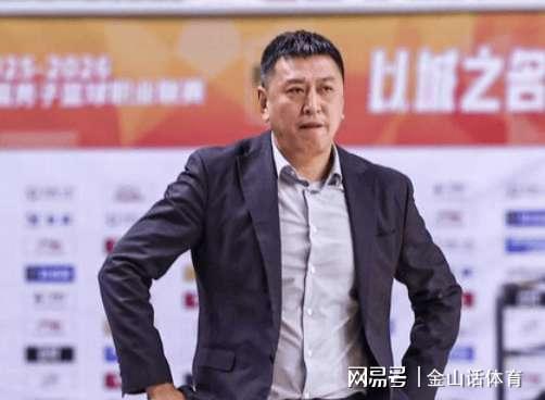 乐鱼体育官方入口-又输了！45岁少帅，上任后5胜12负，将季后赛球队，带到了倒数第3