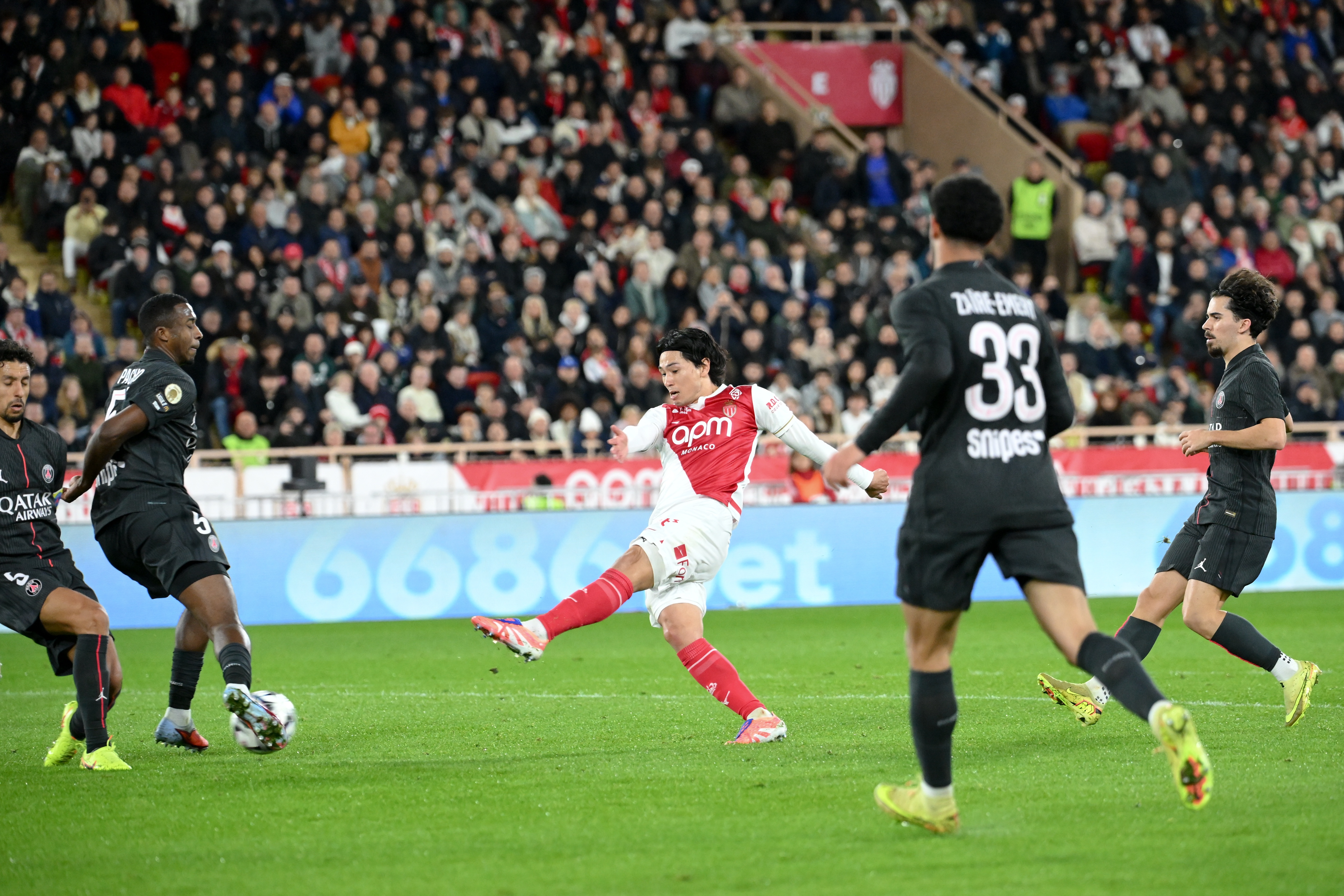 乐鱼体育入口-日媒：南野拓实随效力国内联赛的日本队员返日，进行下一步康复